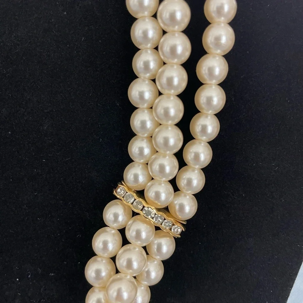 Elegant Faux Pearl Necklace/Choker with Gold tone Accents